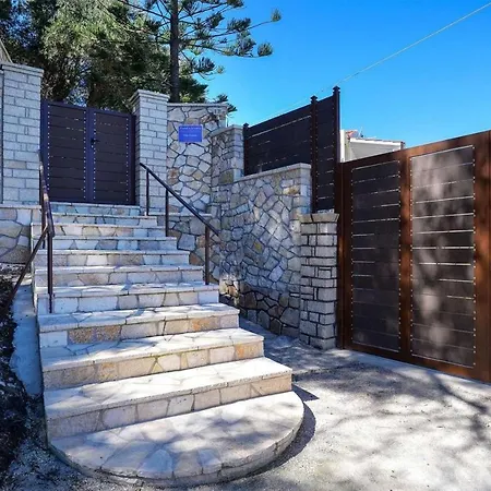 Melissa Paxos Villa Mpogdanatika