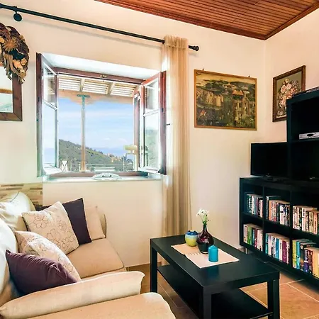 Melissa Paxos Villa Mpogdanatika